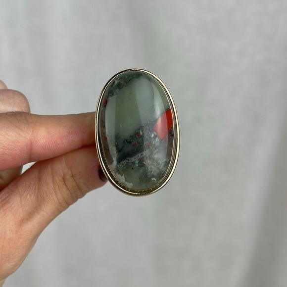 🚫SOLD🚫 NWOT Gold Tone Ring Red Green Bloodstone Oval Stone Size 6 - Picture 3 of 16